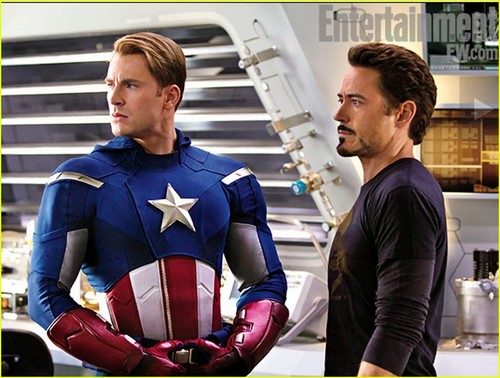  Chris Evans & Robert Downey Jr: 'Avengers' Sneak Peek!