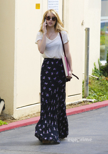  Emma Roberts leaving hair salon in West Hollywood, Sep 30