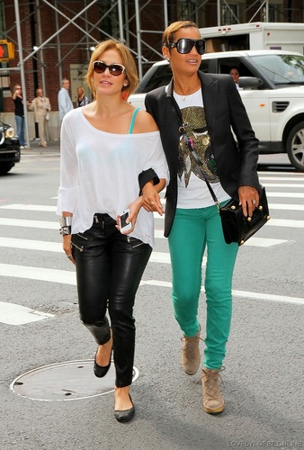  Jennifer - Out and About in NY City - September 30, 2011