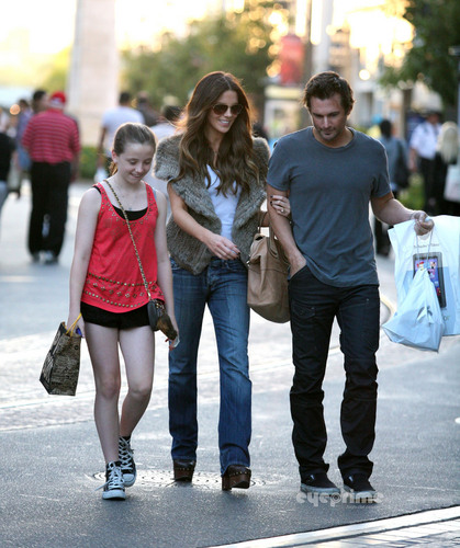  Kate Beckinsale shopping at the Grove in Hollywood, Sep 29