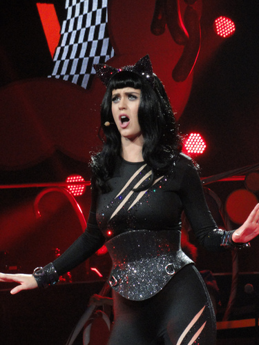  Katy performing
