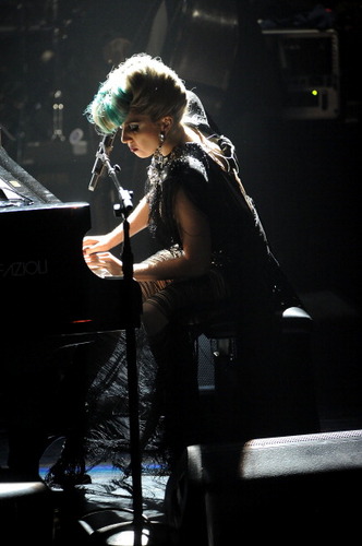  Lady Gaga Live @ Sting's konsert in NYC