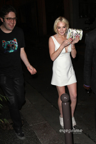 Lindsay Lohan: Upskirt as she leaves a Club in Paris, Sep 30