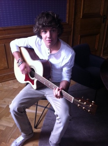  New twitter pic of Liam! ♥