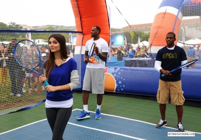  Victoria Justice- World Wide 일 Of Play 8th annual