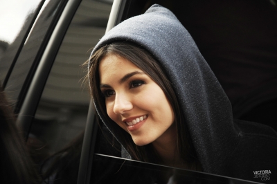  Victoria Justice leaving her hotel in Washington DC