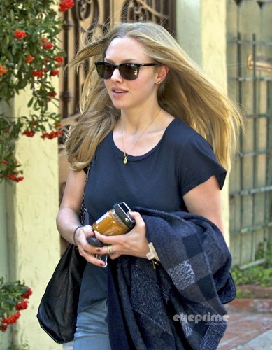  Amanda Seyfried spotted out in Hollywood, Oct 7