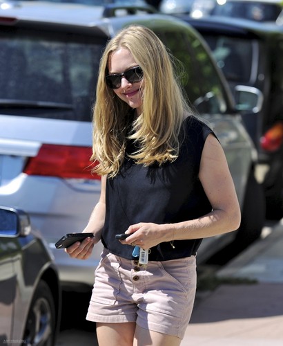  Amanda at The Dog House in Los Angeles – 10/03