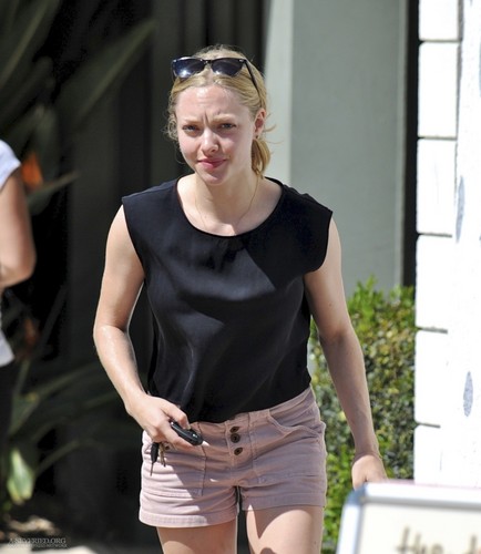 Amanda at The Dog House in Los Angeles – 10/03
