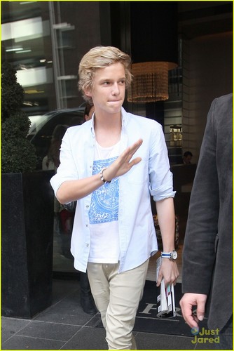  Cody Simpson: 'Not Just You' Video Shoot Pics!