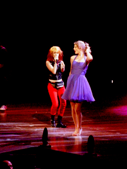  Hayley And Taylor cepat, swift
