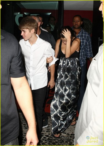  Justin Bieber & Selena Gomez: 晚餐 日期 in Rio!