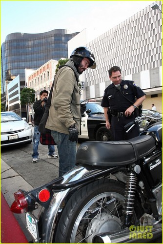  Keanu Reeves: Bike Trouble in Beverly Hills