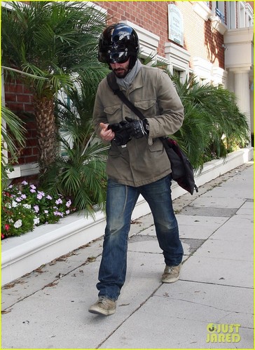  Keanu Reeves: Bike Trouble in Beverly Hills