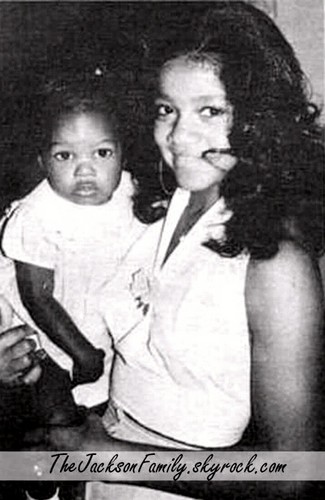 LATOYA WITH FAMILY AND FRIENDS