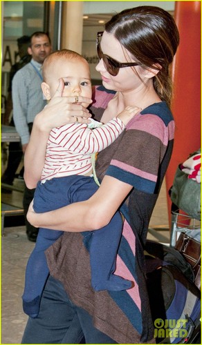  Miranda Kerr & Flynn: Heathrow Arrival