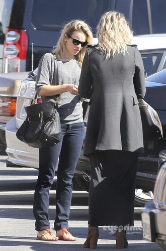 Rachel McAdams out for lunch in Hollywood, Oct 7