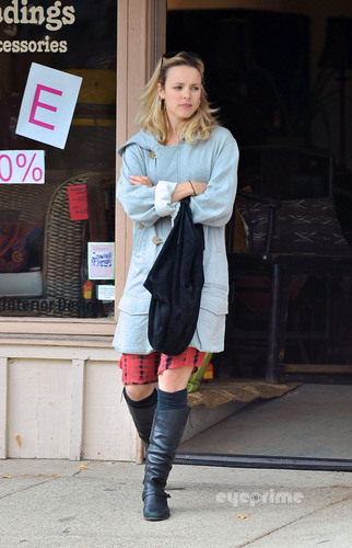 Rachel McAdams seen out shopping in L.A, Oct 4