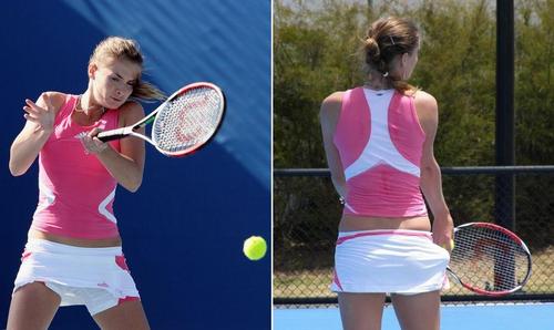  Iveta Benešová in टेनिस Tighty Whities
