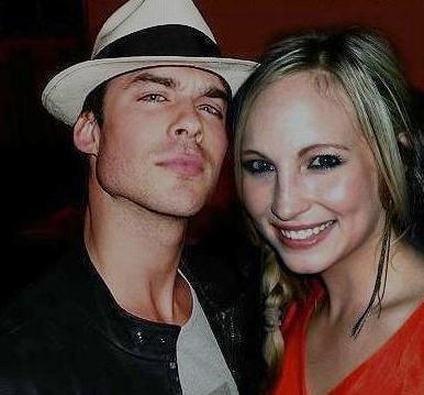  Damon & Caroline :)