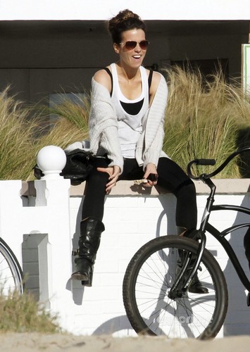 Kate Beckinsale out for a Bike Ride in Santa Monica, Oct 9