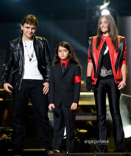  Paris, Prince and Blanket: Michael Forever Tribute concierto in the UK, Oct 8
