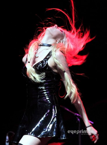  Taylor Momsen performs at The cáo, fox Theatre in Oakland, October 10