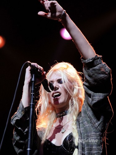  Taylor Momsen performs at The zorro, fox Theatre in Oakland, October 10