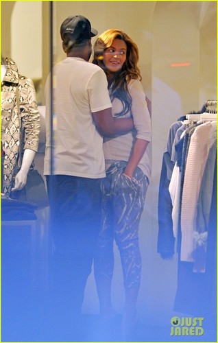  beyonce and arrendajo, jay Z shopping