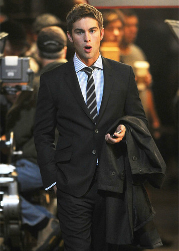  Chace Crawford on set at the Empire Hotel [looking hot]