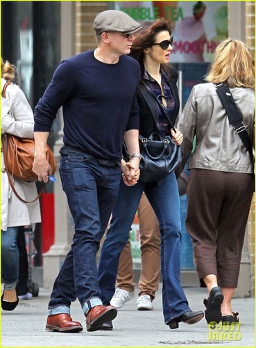  Daniel Craig & Rachel Weisz: Midtown Mates