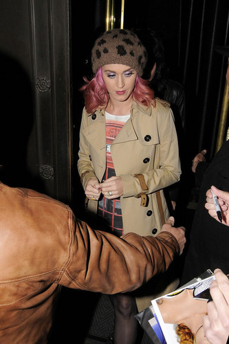  Katy Perry leaves the Wolseley restaurant in Mayfair