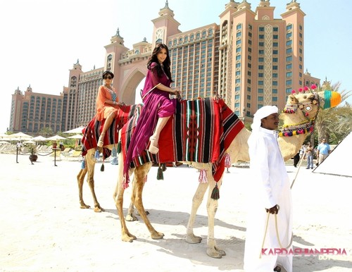  Kim and her mother Kris go riding on camels at the Atlantis in Dubai - 13/10/2011