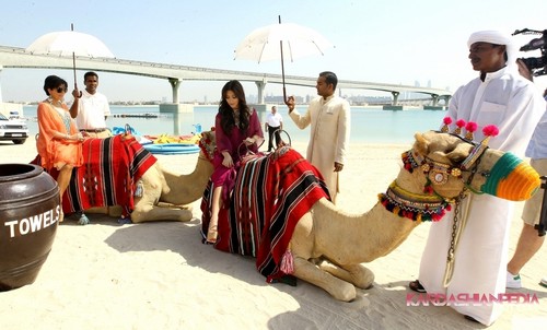  Kim and her mother Kris go riding on camels at the Atlantis in Dubai - 13/10/2011