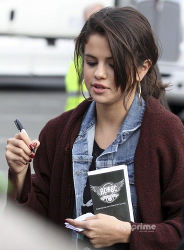  Selena Gomez out in Victoria, Canada. October 13