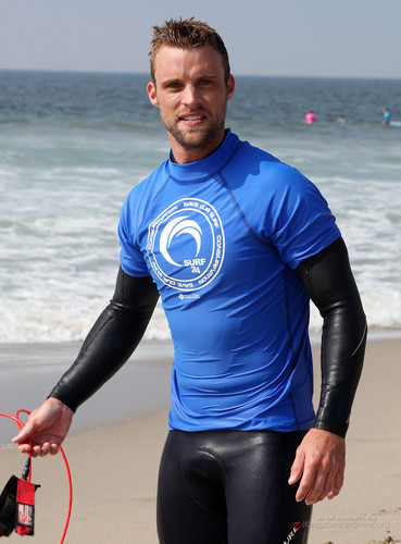 4th Annual Project Save Our Surf’s 'Surf 2011 Celebrity Surfathon’ – Tag 1 [October 15, 2011]