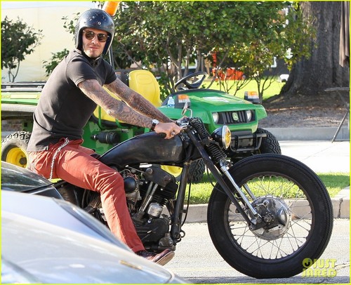  David Beckham: Biking in Beverly Hills