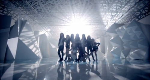  Girls Generation- Bring the Boys Out