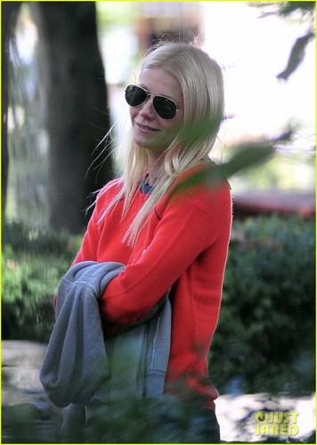  Gwyneth Paltrow: Park Tag with the Kids!