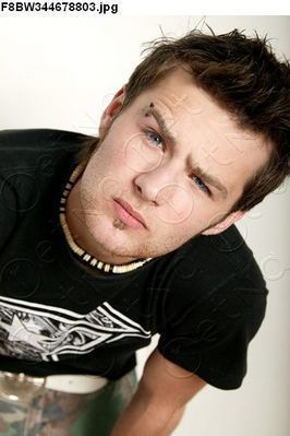  Hot 或者 what!? McFly *drools!*