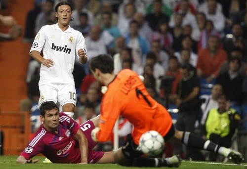 Hugo Lloris - Real Madrid 4:0 Olympique Lyon - (18.10.2011)