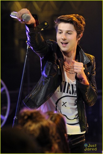  It's New musik Live with Hot Chelle Rae!