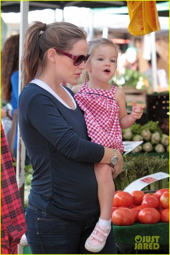 Jennifer Garner & Ben Affleck: Farmers Market Family!