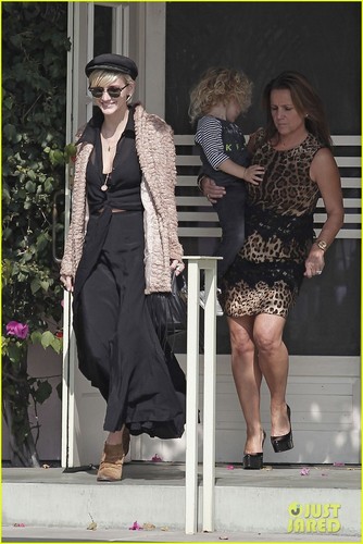  Jessica Simpson: Lunch with Mom & Ashlee