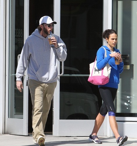  Jordana - Jordana runs errands with her husband in Los Angeles, Feb 20, 2011