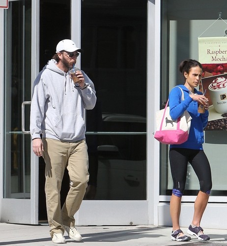  Jordana - Jordana runs errands with her husband in Los Angeles, Feb 20, 2011
