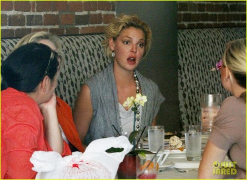  Katherine Heigl: Lunch with the Gals!