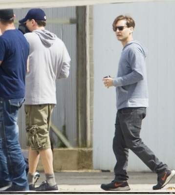 Leo and Tobey maguire at an Australian Zoo