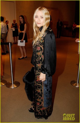  Mary-Kate Olsen: NYAA Take home pagina a Nude Benefit!