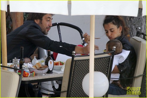  Penelope Cruz & Javier Bardem: Lunch with Leo!